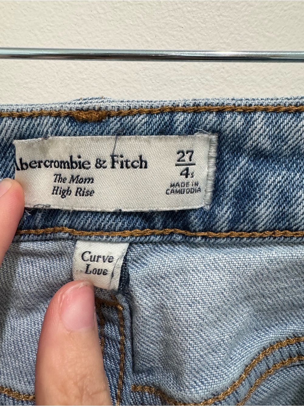 Abercrombie & Fitch Curve Love Mom High Rise Crop Jeans Light Wash 27/4 Short - Picture 5 of 8